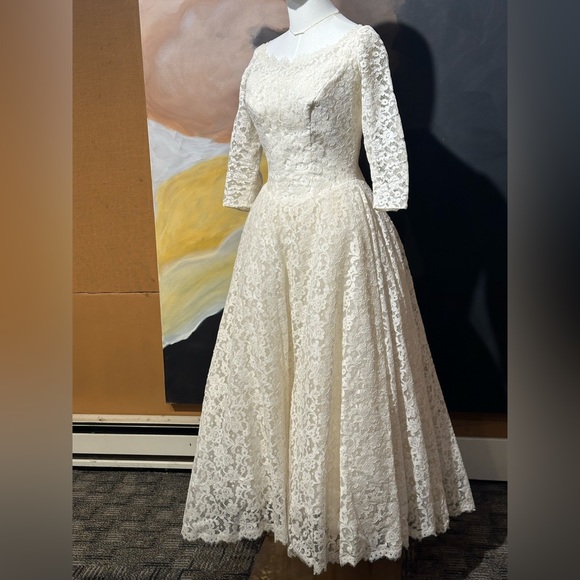 William Cahill BEVERLY HILLS 1950s Lace Wedding Dress - Picture 3 of 13